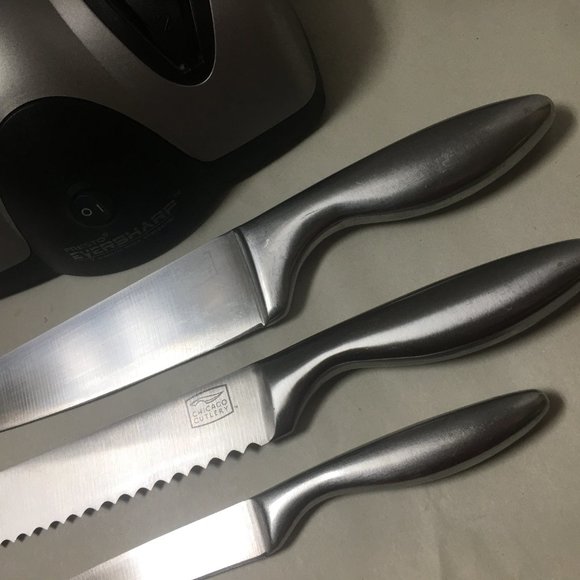 Presto Eversharp electric sharpener & 3 Chicago Cutlery chef knives - Picture 4 of 7